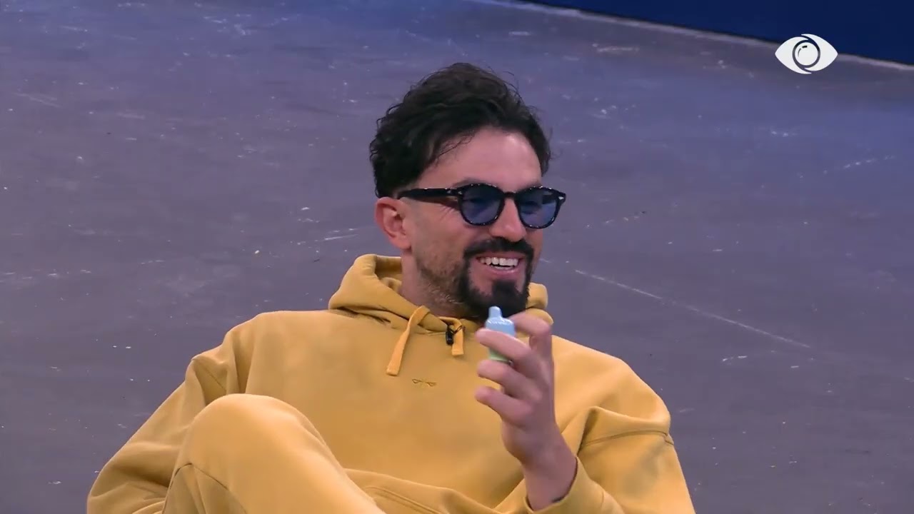 Laerti i përgjigjet telefonatës greqisht, banorët nuk mbajnë të qeshurat