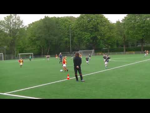 de kraker SML JO11-1 vs  csv Apeldoorn JO11-1 op 28-04-2018