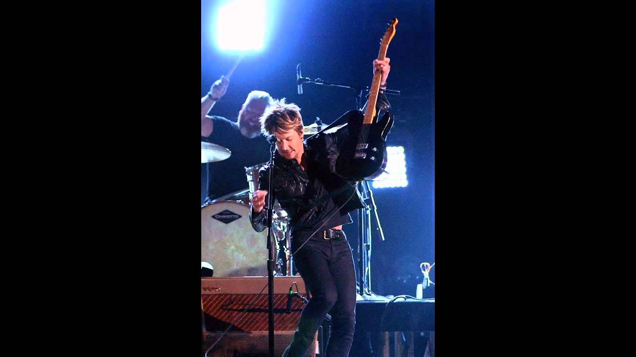 Keith Urban Performs Even The Stars Fall 4 U At 2014 ACM Awards