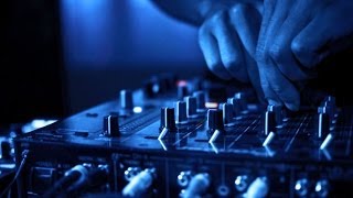 DJ SOΛP - A House Trap (Trap / House Mix)
