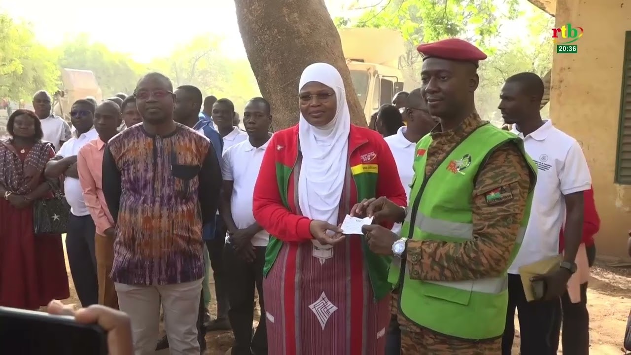 Faso Mêbo: le ministère de la Transition digitale fait don de matériaux de construction