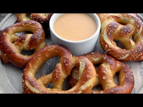 Soft Pretzels With Cheddar Cheese Sauce