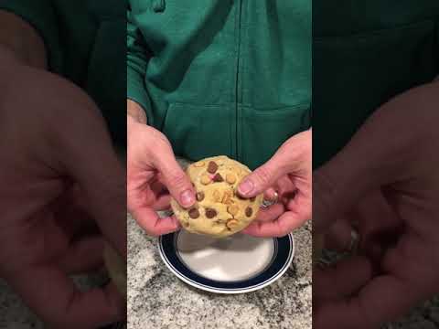 download lagu mp3 mp4 Colossal Chocolate Chip Cookie Recipe, download lagu Colossal Chocolate Chip Cookie Recipe gratis, unduh video klip Colossal Chocolate Chip Cookie Recipe