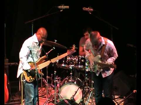 Etienne MBAPPE vs Cédric Baud, Bass vs Guitar Round 2 - Malinga ma Loba Live @ Dunkerque Jazz Club 2008
