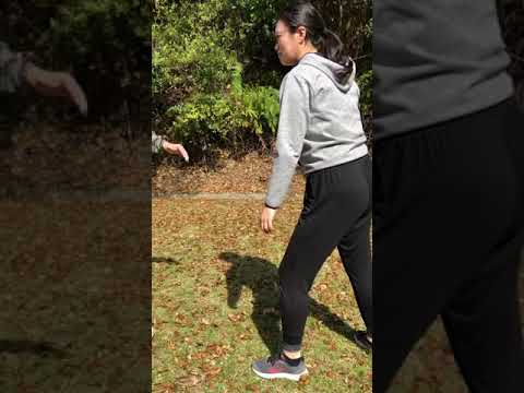 女性の護身術を教えていただきます。