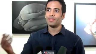 Tusshar Kapoor inaugurates Bendre Art Exhibition