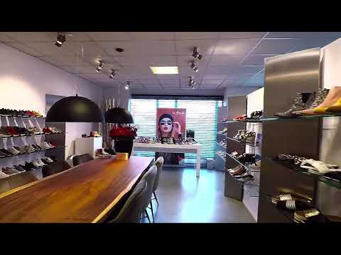 download lagu mp3 mp4 La Strada Shoes, download lagu La Strada Shoes gratis, unduh video klip La Strada Shoes
