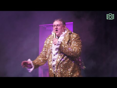 Walter Kammerhofer performt und singt "Wiad scho"