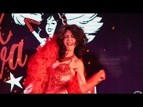 Evil Eva en el festival de Fin de Curso de Evil Eva Burlesque School.