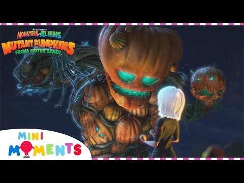 Taking On the ALPHA! 🎃 ⚔️ | Monsters Vs. Aliens: Mutant Pumpkins From Outer Space | Mini Moments