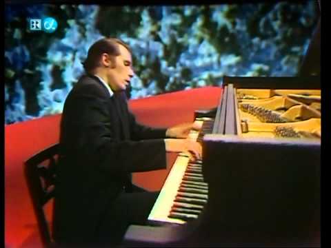 Glenn Gould-Alban Berg-Piano Sonata in One Movement (HD)