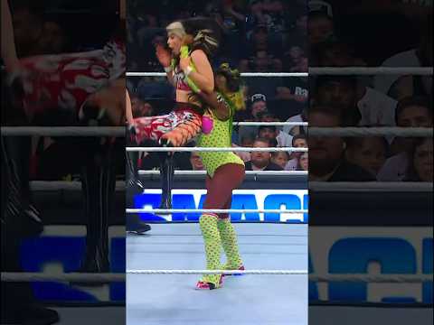 Naomi picks up W over Blair Davenport