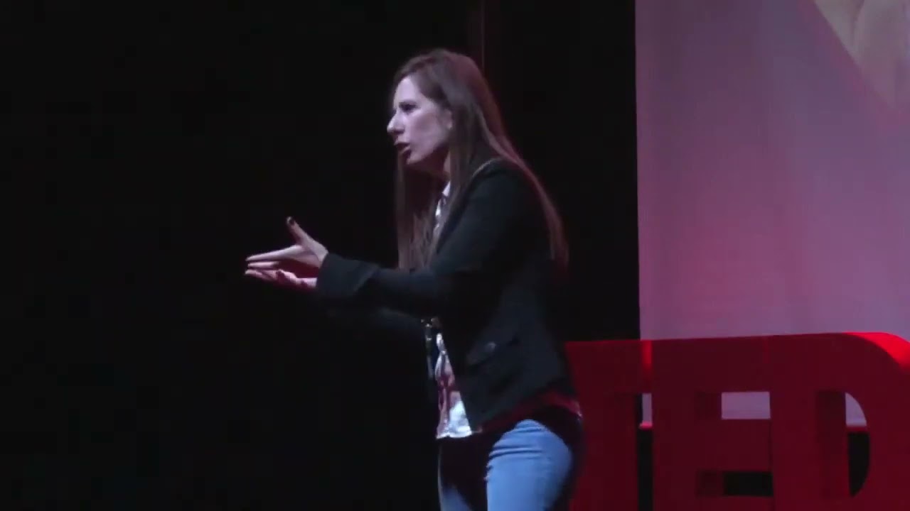 Escuchar nos transforma | Luz Sureda | TEDxNecochea