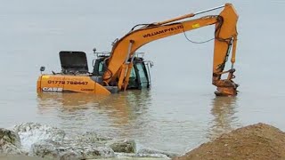 preview picture of video 'Case CX180C Crawler Excavator caught by rising tide on Cleveleys beach'