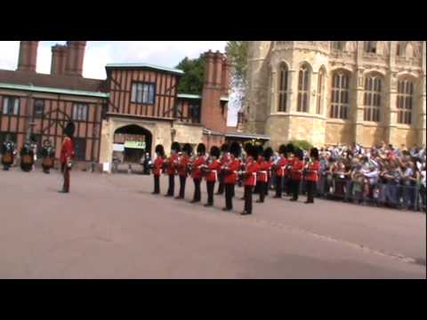 Special Part 1 Windsor changing of the guards 1st Battalion irish guards/bagpipes {29-05-09}