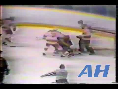 NHL Oct. 30, 1983 Calgary Flames v Vancouver Canucks (R) (HL) Paul Baxter v Dave Williams (R)