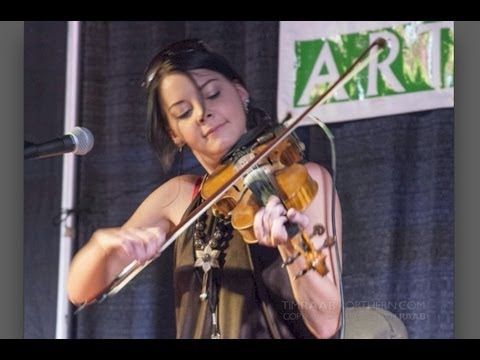 CIAW 2012 #005 Chrissy Crowley in concert. [1/3]
