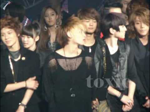 091030 Key teases Jonghyun SHINee Mubank Stage Rehearsal