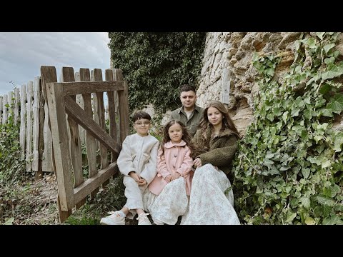 Familia Neag - Sus pe cruce pentru tine Isus a murit