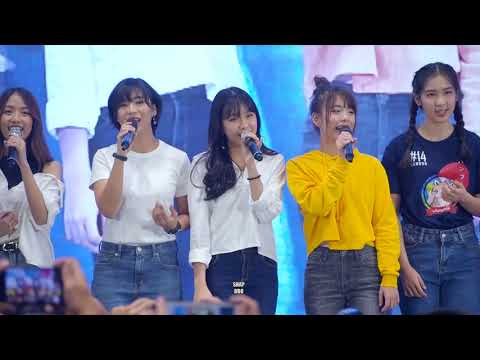 BNK48 - 365วันกับเครื่องบินกระดาษ【Mewnich BNK48 Fancam】「BNK48 FAN FESTIVAL 2018」23.12.18