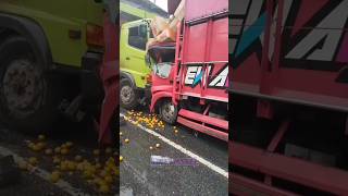 Download lagu DETIK-DETIK KECELAKAAN TRUCK JERUK DAN HINO #hino500 #automobile #driver #supirtruk #tanjakanukai mp3
