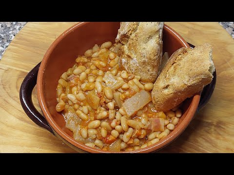 Beans with pork rinds, on the wood stove