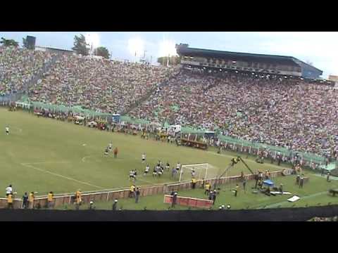 Primeiro gol do Ronaldo no Corinthians, filmado da torcida atras do GOL...