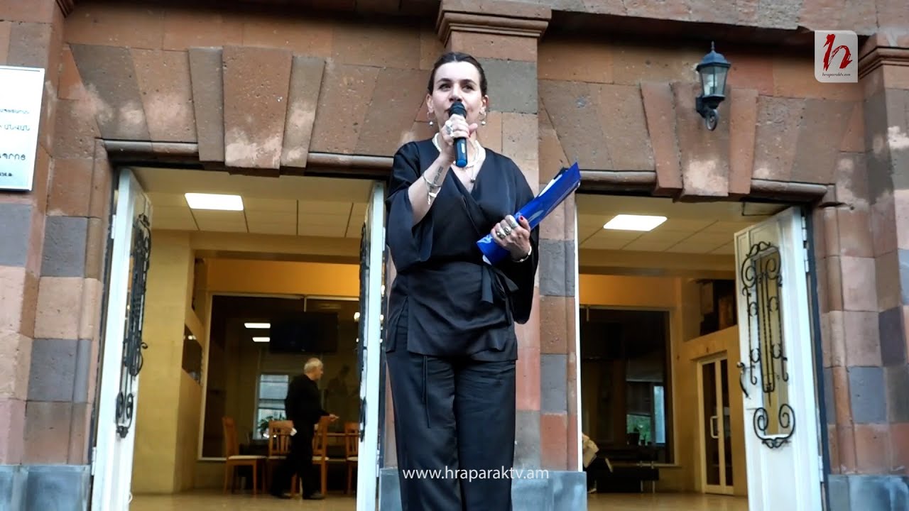 Տնօրենը մնալու է, պայքարելու ենք