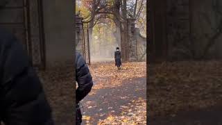 Download lagu Behind the scenes of Wednesday season 1 mp3