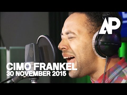 Cimo Fränkel met een cover van Hello bij De Avondploeg