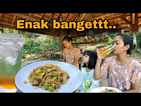GREEN CHILI FRIED RICE AND LEMONGRASS ICED TEA, SI IJAH STYLE