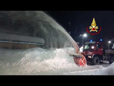 2021 01 03 pulizia strade con i mezzi dei Vigili del Fuoco