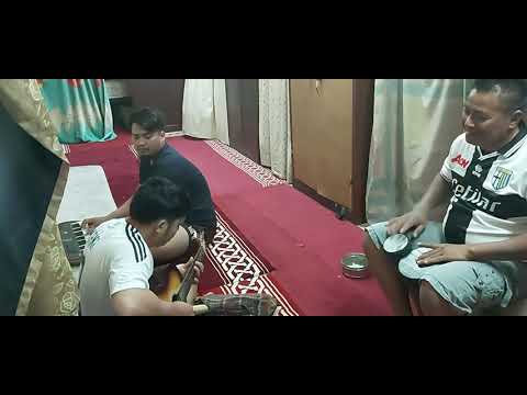 Bunga Cover band ucing gering