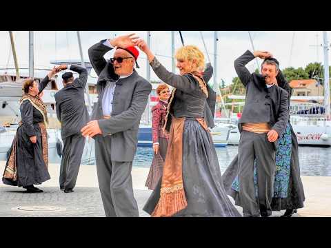 Występ KUD Šolta. Maslinica, wyspa Šolta, Chorwacja