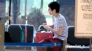20120415 Henry!! enjoy eating lychee (o^^o) @ Suwannaphumi Airport