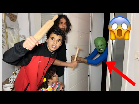 Amira a ouvert la porte à un inconnu😱