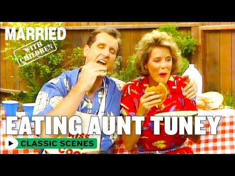 Al Cooks Up Burgers With Marcy's Aunt's Ashes! | Married With Children