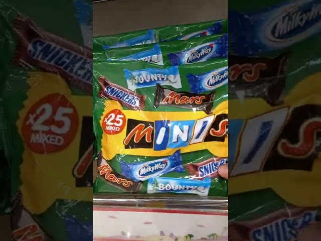 Vídeo relacionado con Mixed Minis, mini cajas de mezcla de chocolate (Mars, Twix, Snickers, Bounty y Milky Way), disfruta de una variedad de sabores de chocolate, ideal como regalo, Sant Jordi y Día del Libro, 400g