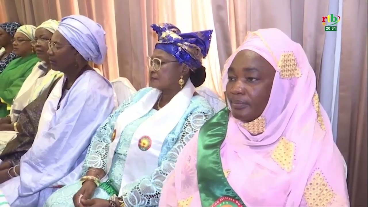 AES Actualités: le rapport des états généraux sur la situation de la femme remis au Président malien