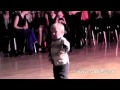 Танец двухлетнего малыша 
