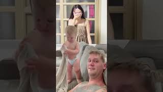 baby playing with dad is so funny 🤣😂😅😍😍😘아기가 아빠랑 노는 모습이 너무 웃겨요