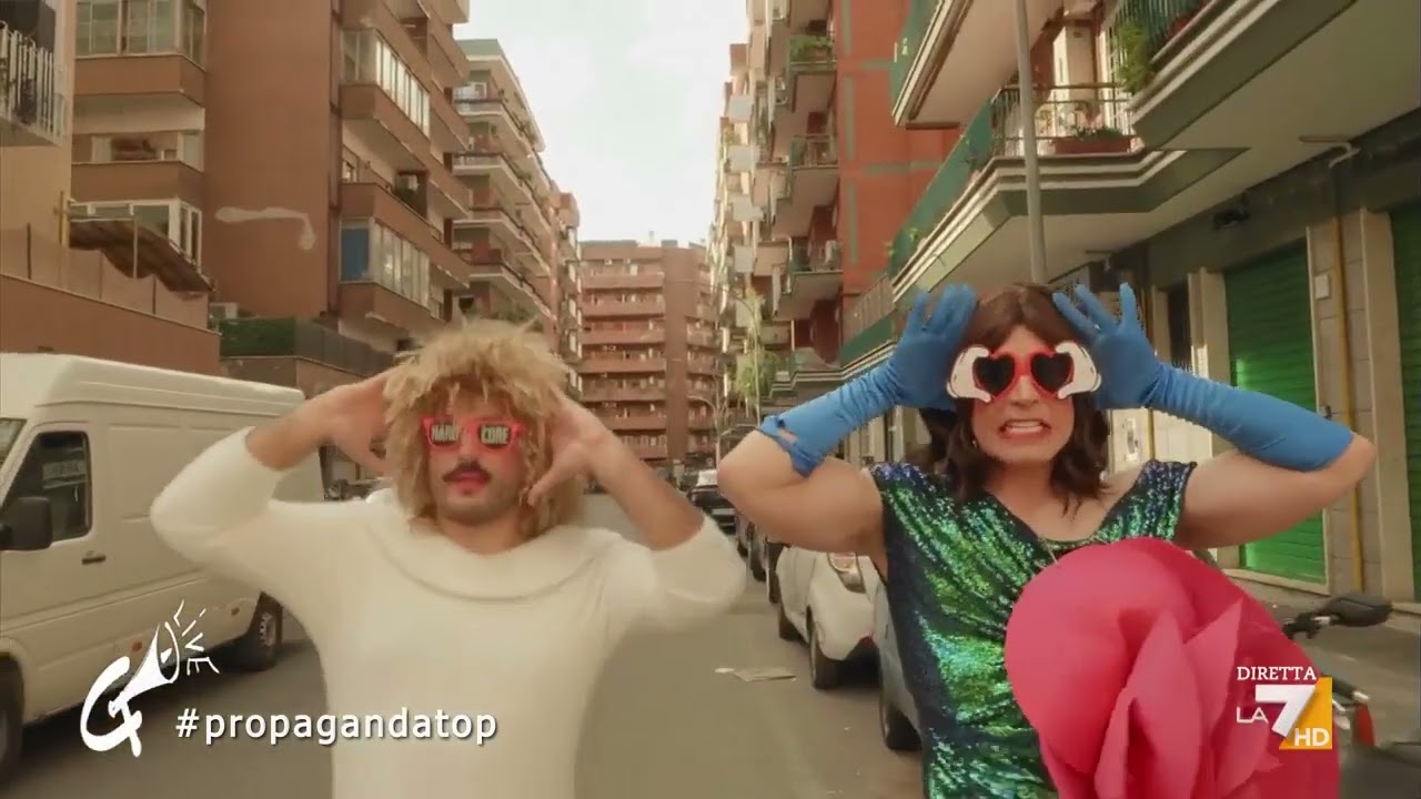 KIT-EVVIVO: il kit essenziale per il nuovo codice della strada (Uno spot di Alessio Marzilli, ...