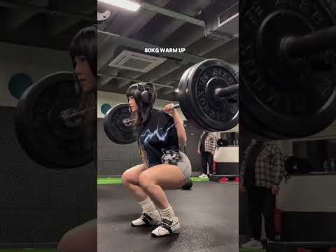 squat 120kg/264lb with me#fitness #gymgirl