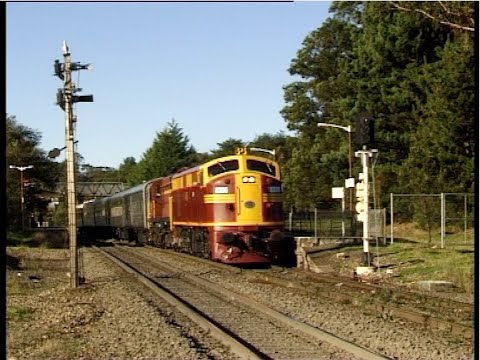 Australian streamliner diesel 4306 & 4520 - Moss Vale tour - June 1998