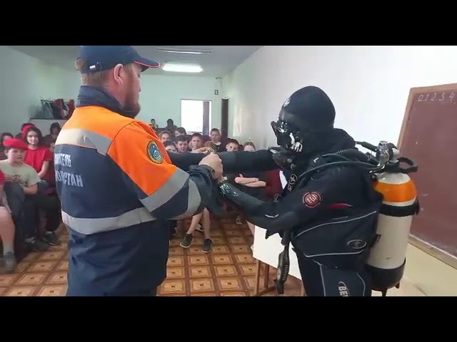 ✅Встреча ребят с водолазом-спасателем в Дым-Тамакской школе, в рамках недели проф.ориентации.