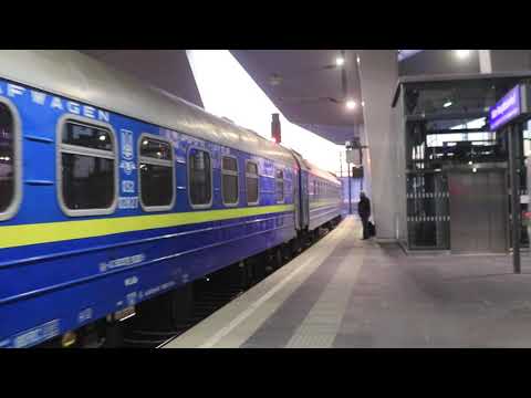 EC 147 "Hortobagy" to Zahony/Kyiv being provided at Wien Hbf
