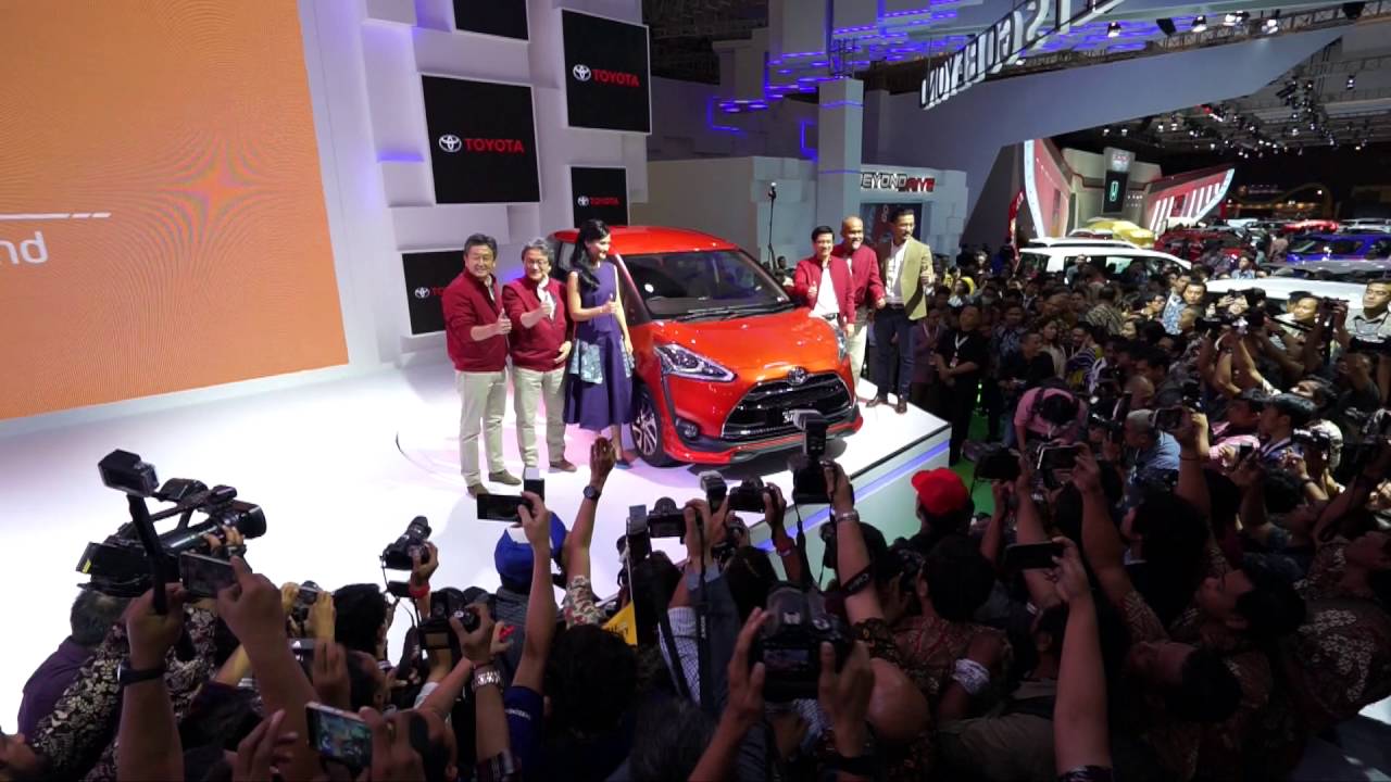 Toyota Sienta Launch IIMS 2016