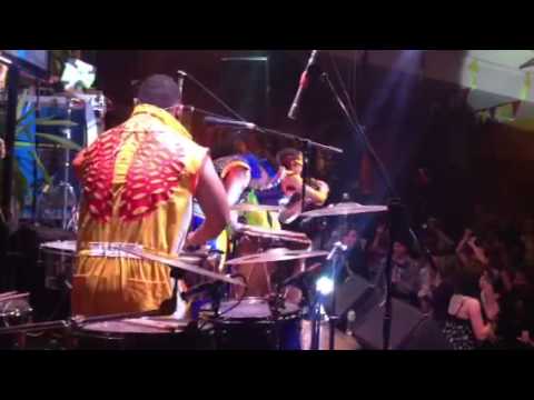 El botón del pantalón / Systema Solar Live At Café Libro