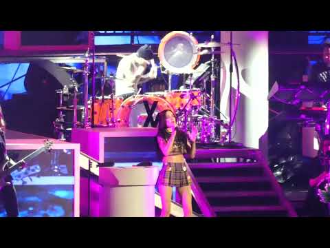 Machine Gun Kelly - forget me too (with Halsey) (Crypto Arena, Los Angeles CA 2/10/2022)