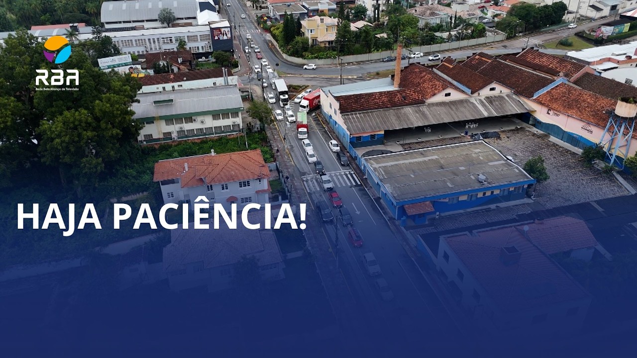 Haja paciência: trânsito trava com ponte fechada